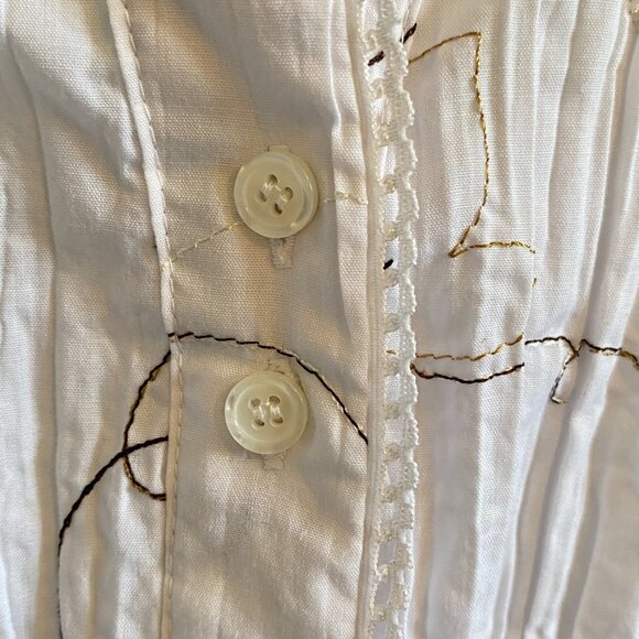 Embroidered Button Down Shirt with Tapered Waist and Trim Detail Y2K - Picture 4 of 11